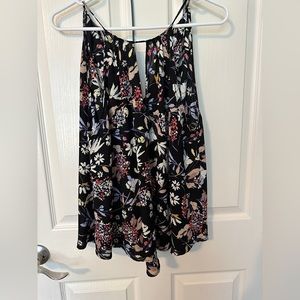 Lush, beautiful top and gorgeous pattern! Large. Excellent condition.